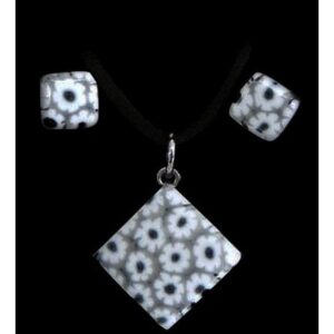 PARURE COLLANA CON SCATOLA CON CIO.2X2.TUTTO MURRINA  MONOCOLORE